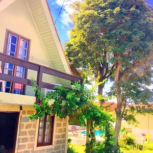 encantos-surf-hostel.santa-catarina-brasil.com/